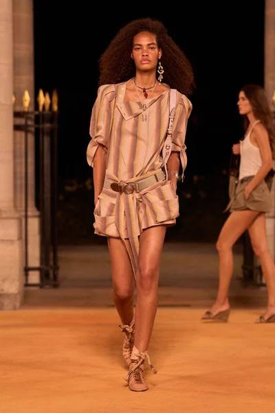 Look 14